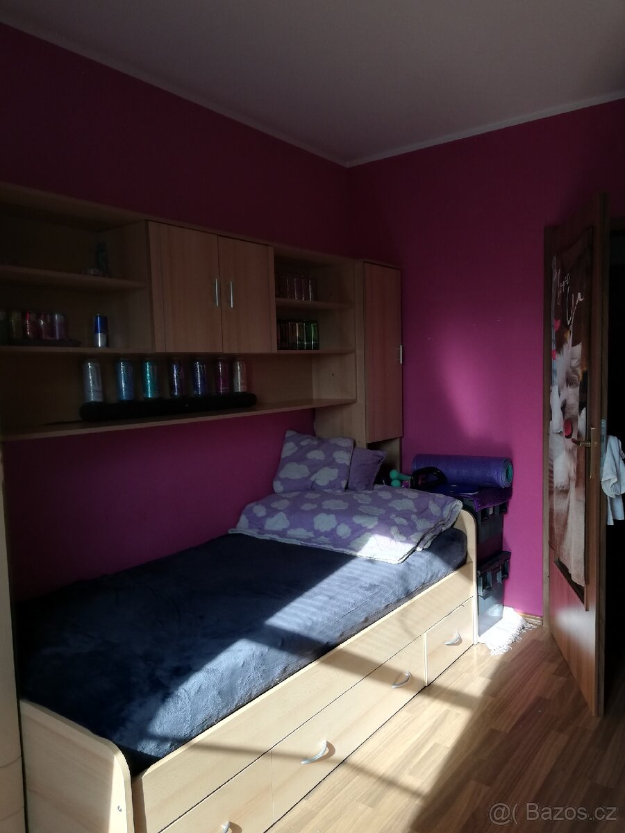Postel 2m +stěna/komplet