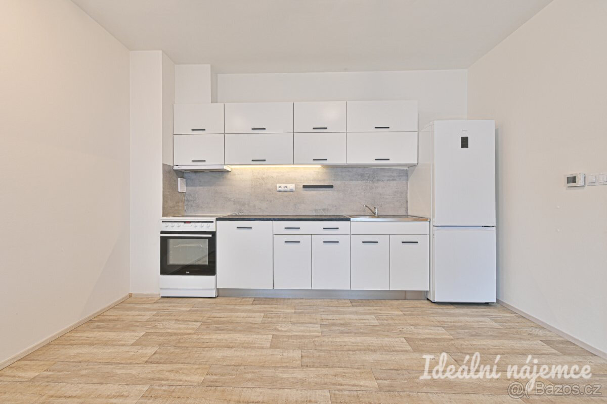 Pronájem bytu 2+kk, Košinova, Královo Pole, 21.000 Kč/měs,