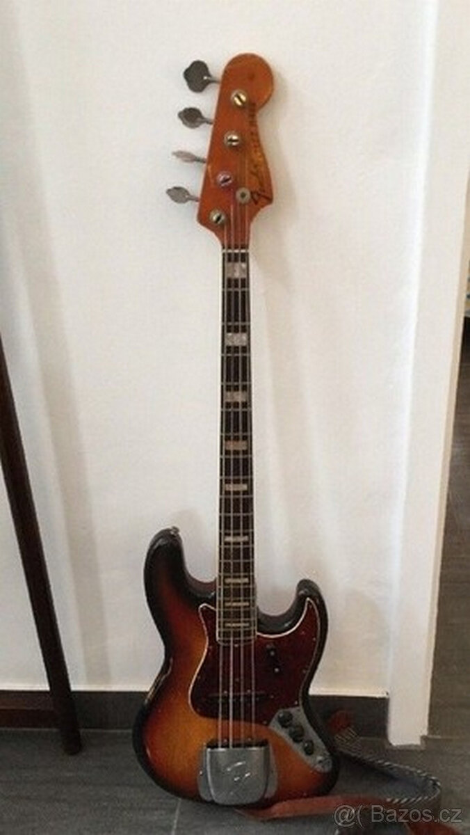 Vintage basová kytara Fender American Jazz ze 70. let, vzácn