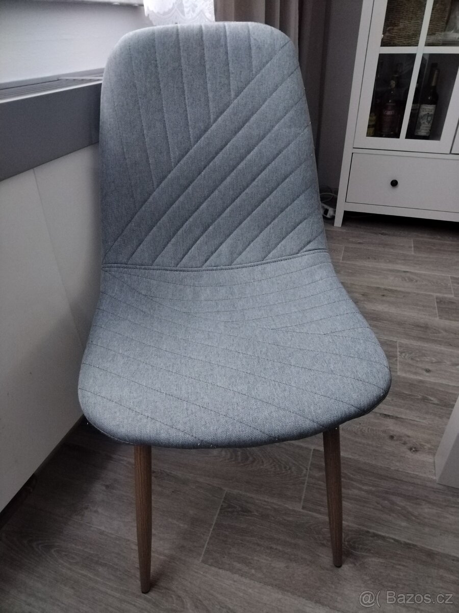 Jídelní židle z Jysku