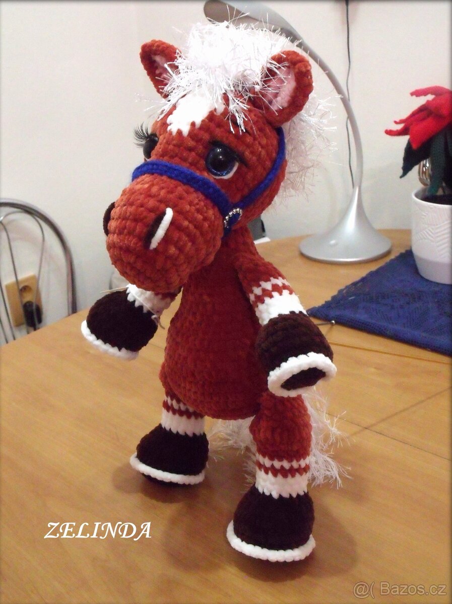 KONÍČEK S MODROU UZDOU 38 cm