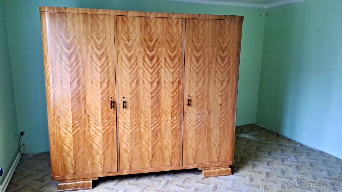 Vintage Skříň, 2 noční stolky a zrcadlo