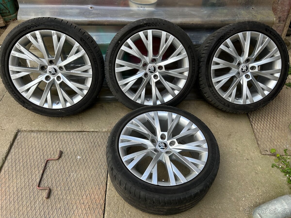 Sada Antares R18 + Michelin Pilot Sport 5