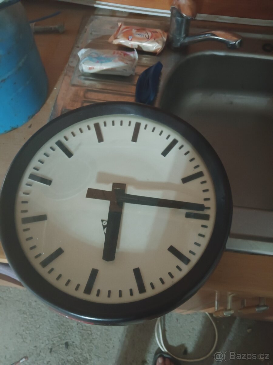 Hodiny Pragotron 24V
