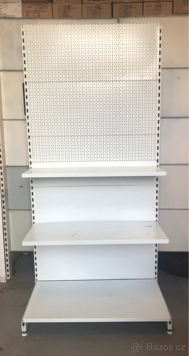 Kovový regál