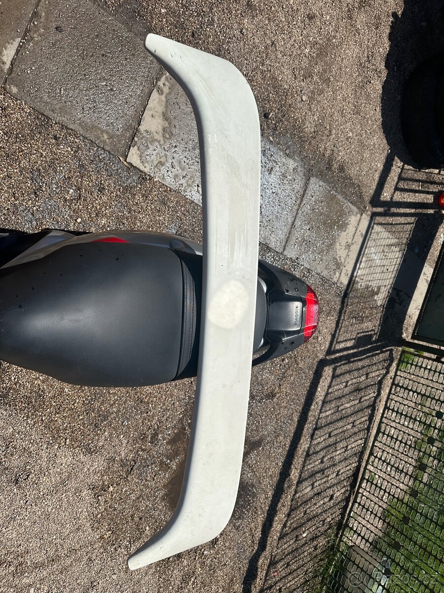 Spoiler peugeot 405