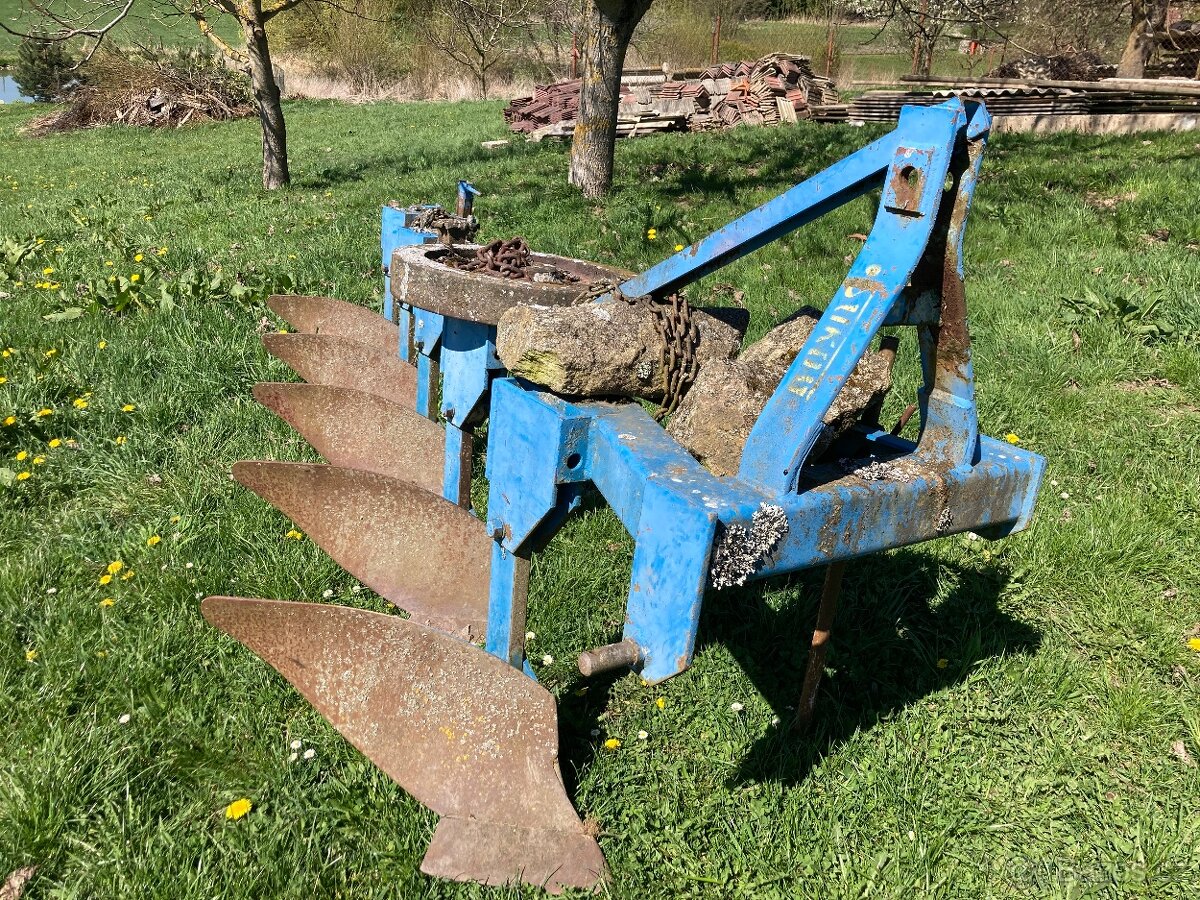 Pluh za traktor paterák