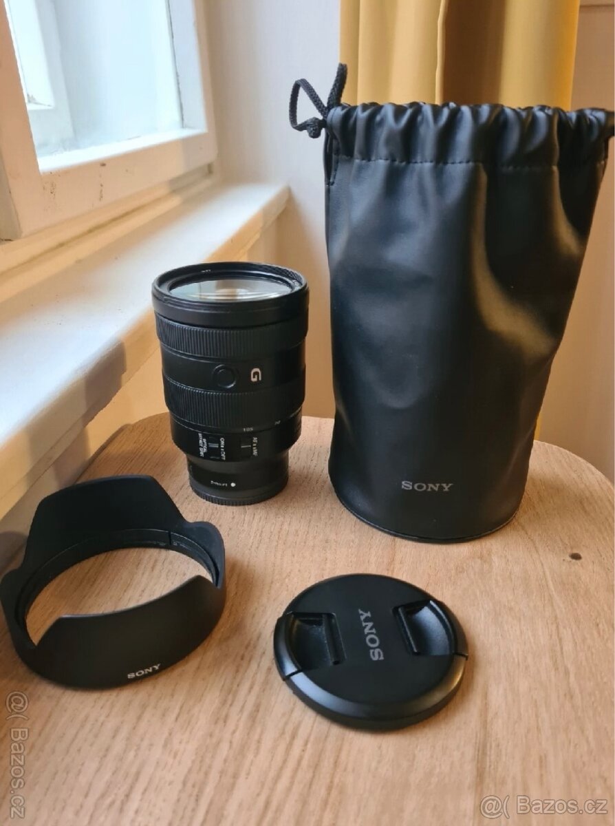 Sony FE 24-105 mm f/4 OSS objektiv v super stavu