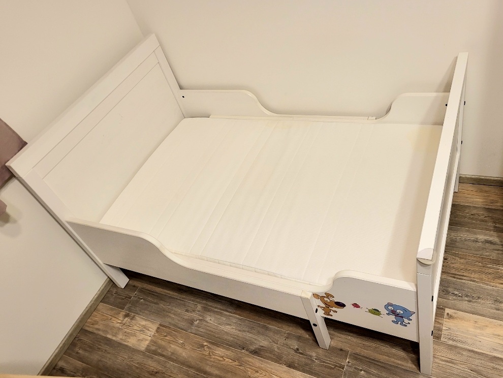 Rostoucí postel Ikea Sundvik