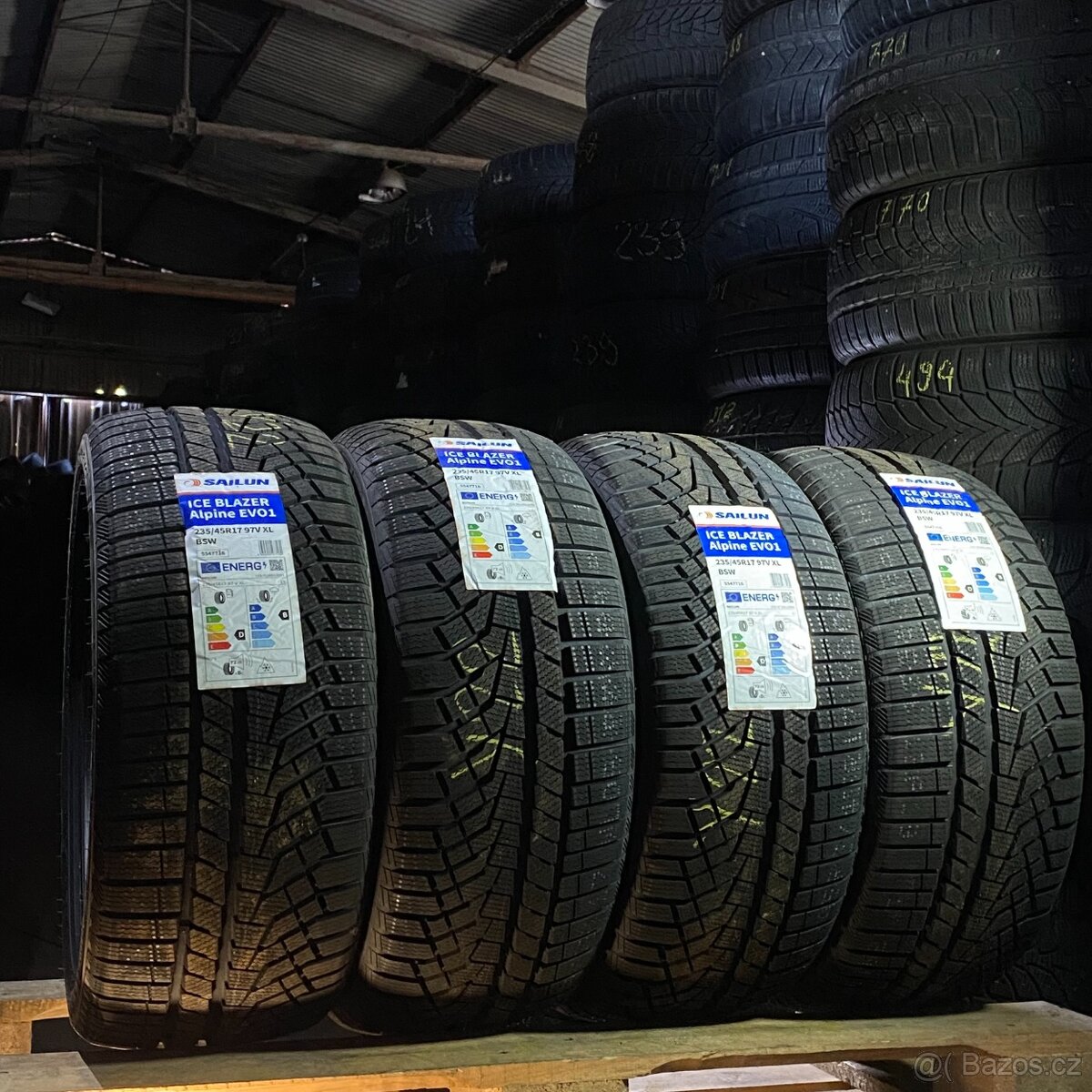 NOVÉ Zimní pneu 235/45 R17 97V XL Sailun