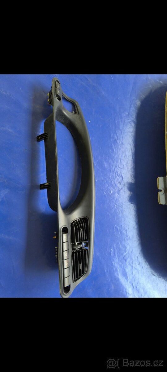 Prodám plastový rámeček budíku Škoda felicia