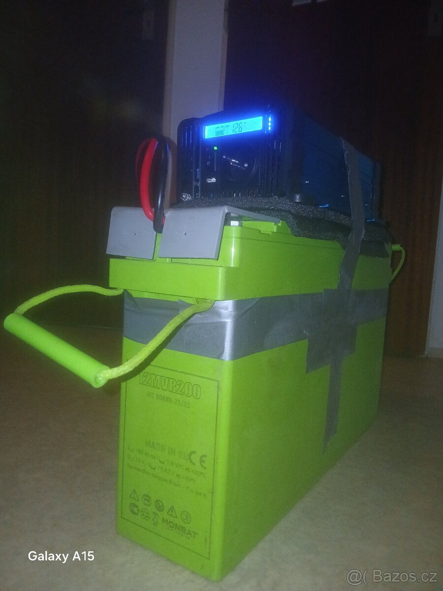 Prodám komplet trakční baterie Monbat 12MVR200 + měnič napět