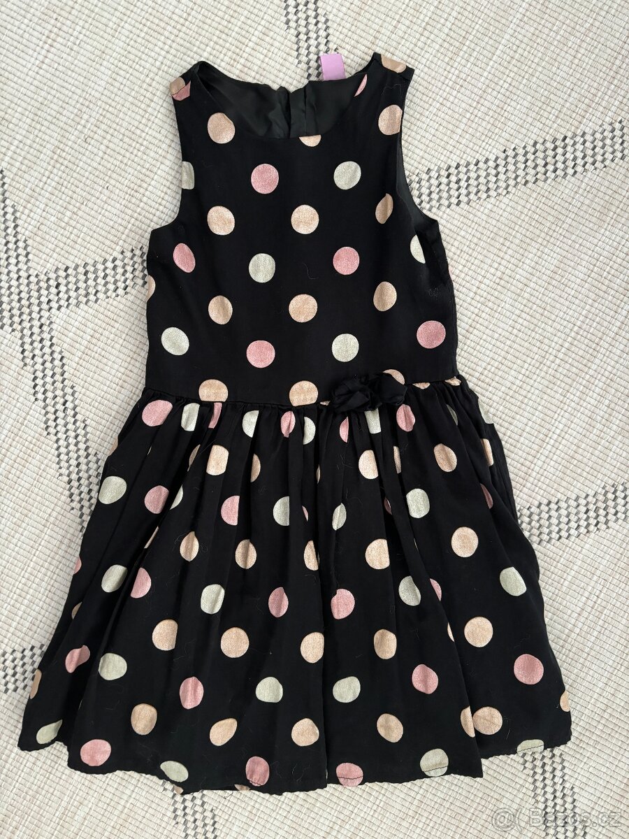 Černé puntíkaté šaty 122