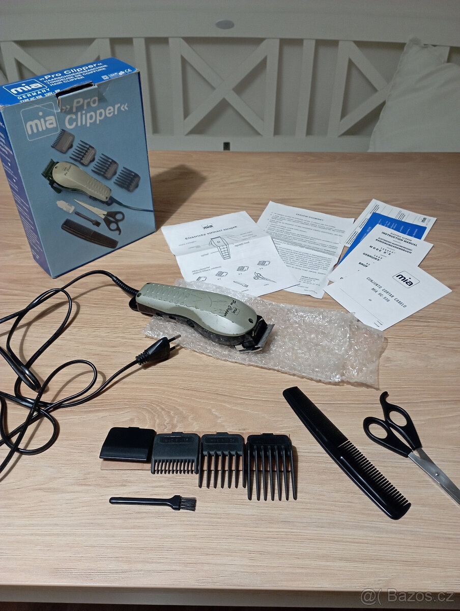 retro elektrický stříhací strojek s příslušenstvím