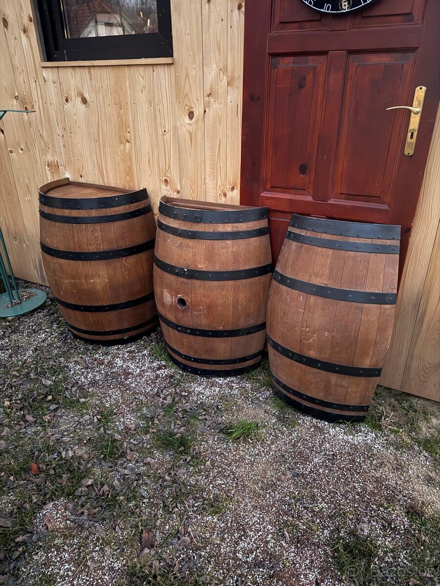 3x část sudů na dekoraci