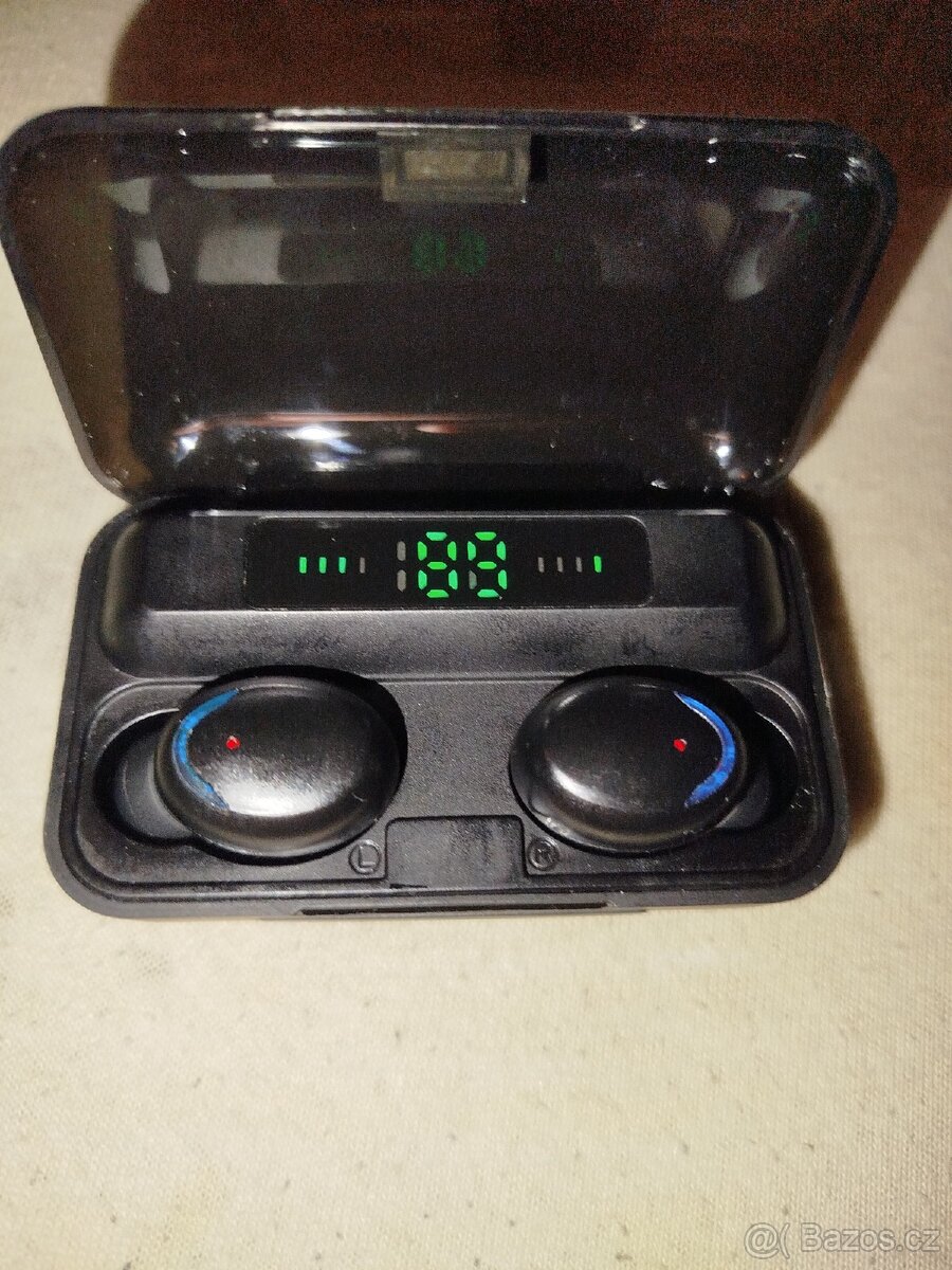 Bezdrátová sluchátka bluetooth V5 - spěchá