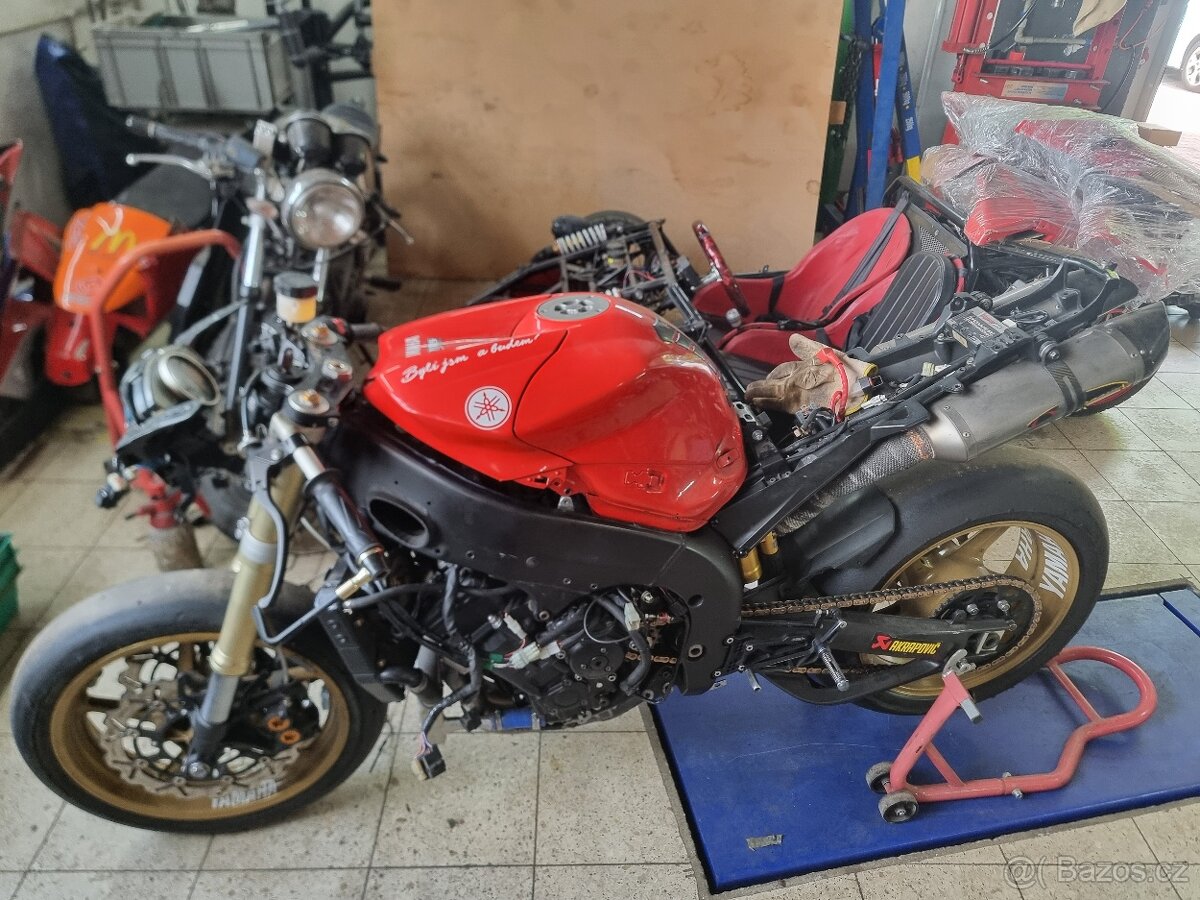 Yamaha r1 okruhovka