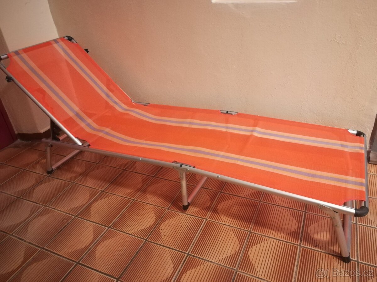 Skládací lehátko