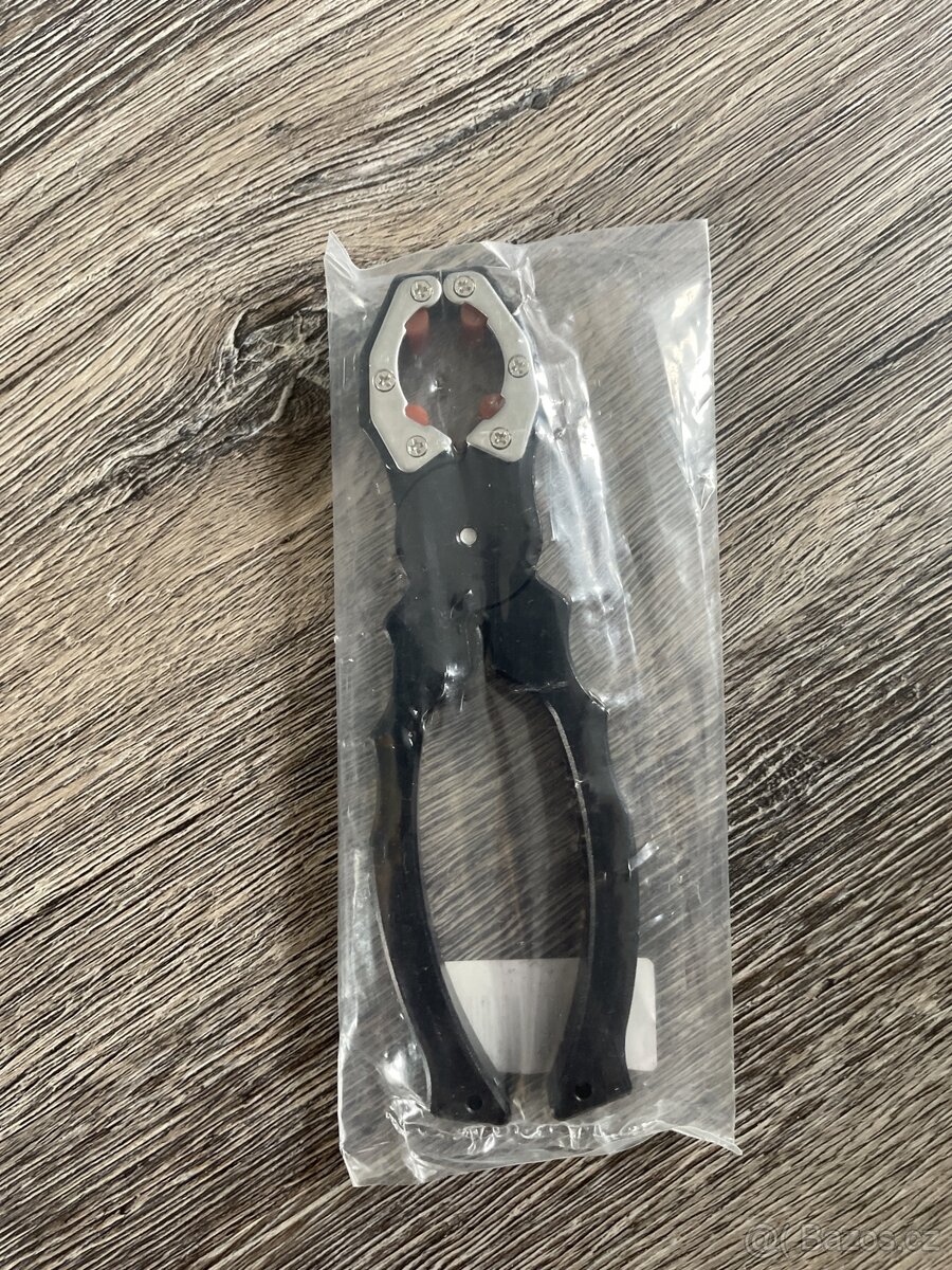 Klíč na držení motoru pro dron při výměně vrtulí