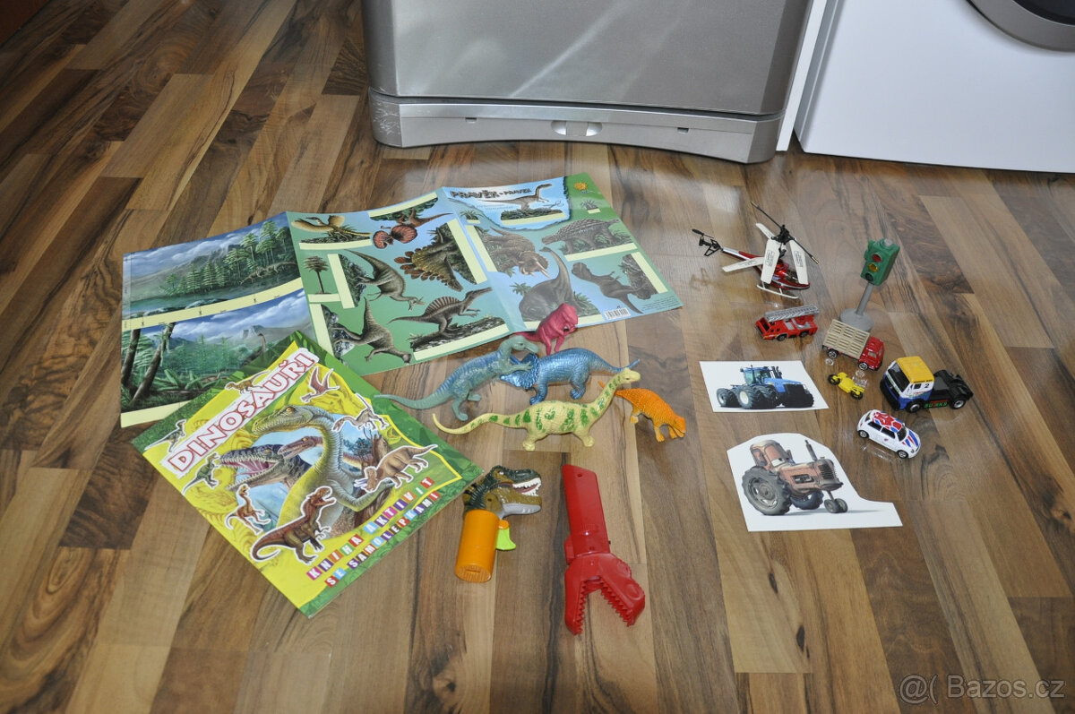 set hraček, dinosuři, auta, nažehlovací obrázky