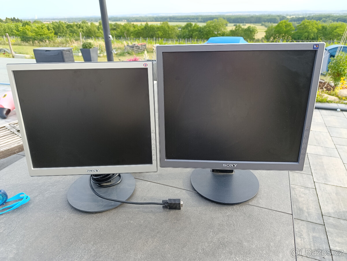 2x SONY MONITOR LCD - CENA ZA OBA 100KČ OSOBNĚ