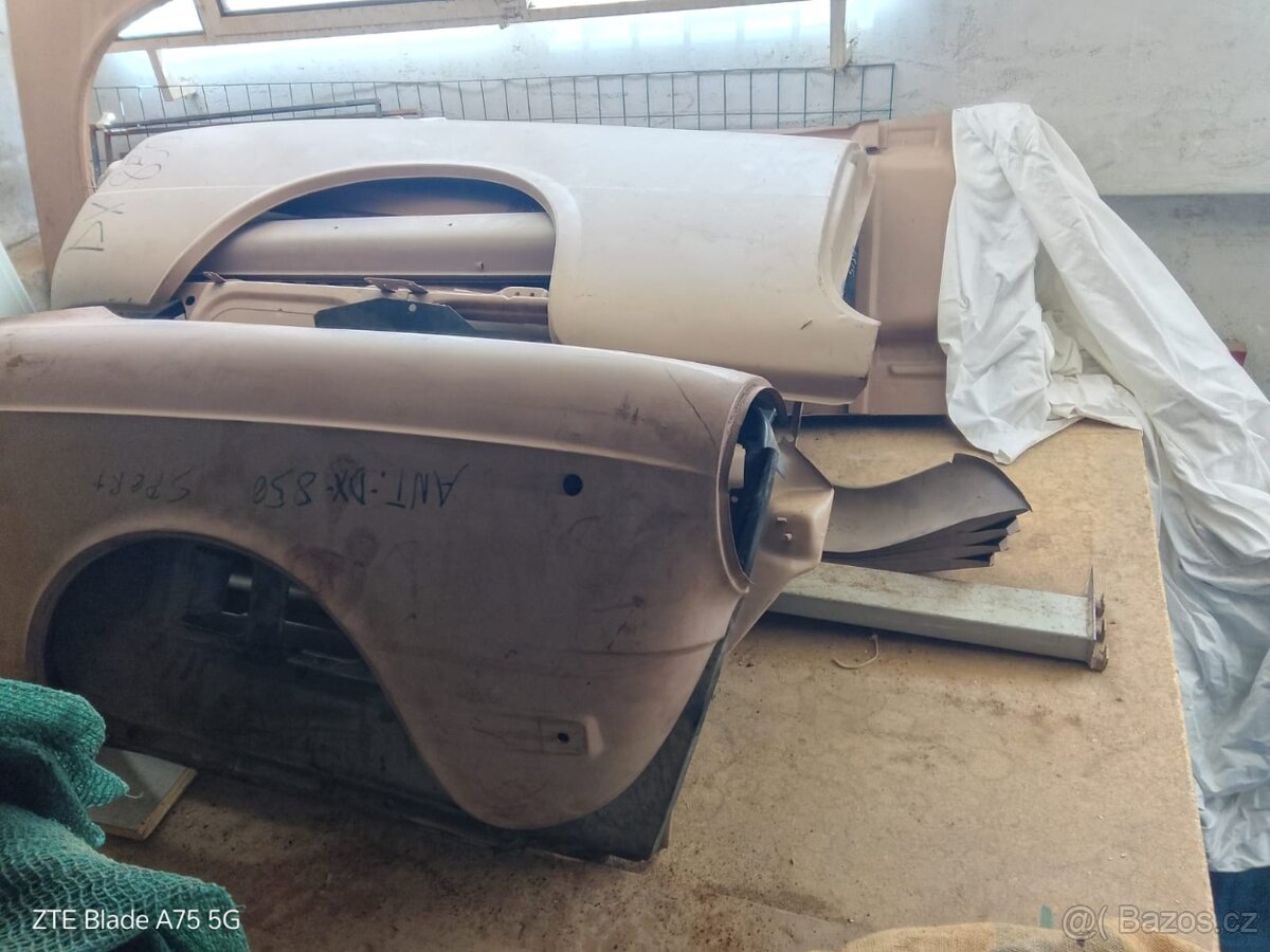 Fiat 850 Sport Coupe pŕední blatník