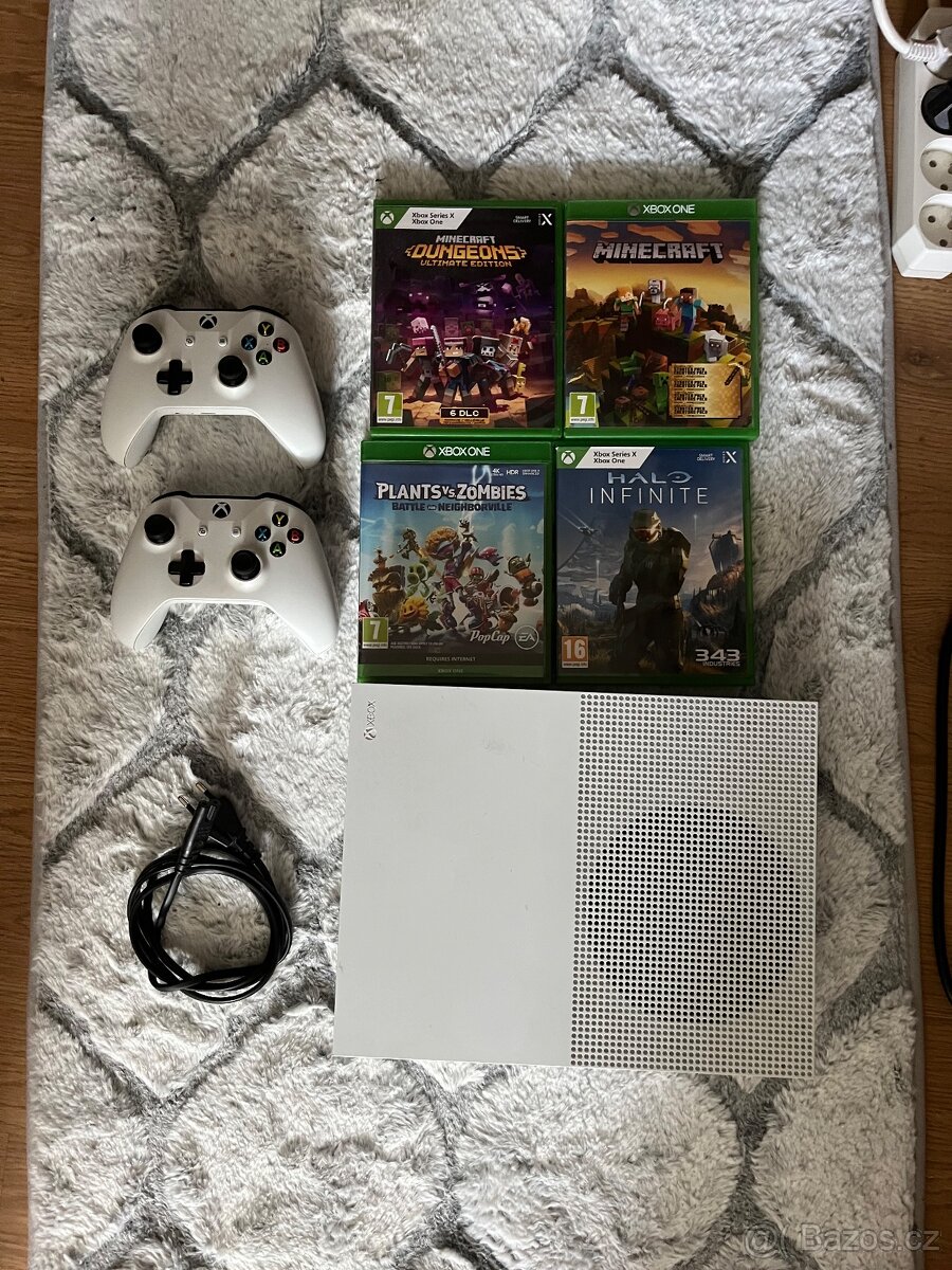 Xbox One S s mechanikou, 2 ovladače a 4 hry- vše plně funkčn