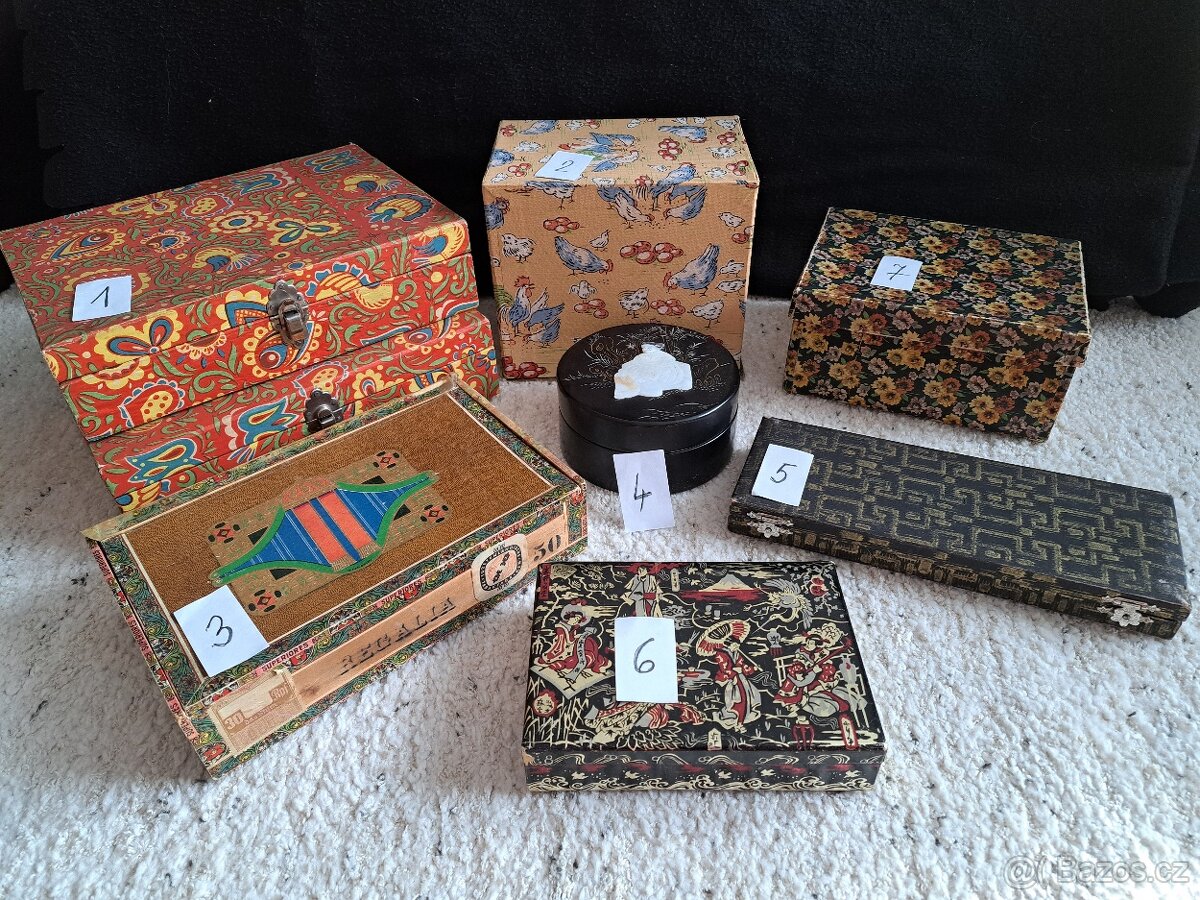 starožitné krabice: od doutníků, pouzdro a jiné.