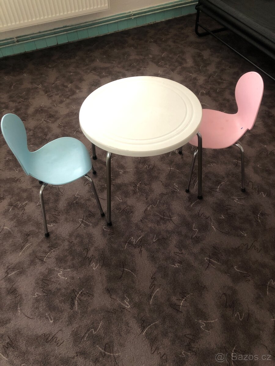 Detsky stolek a dve židle