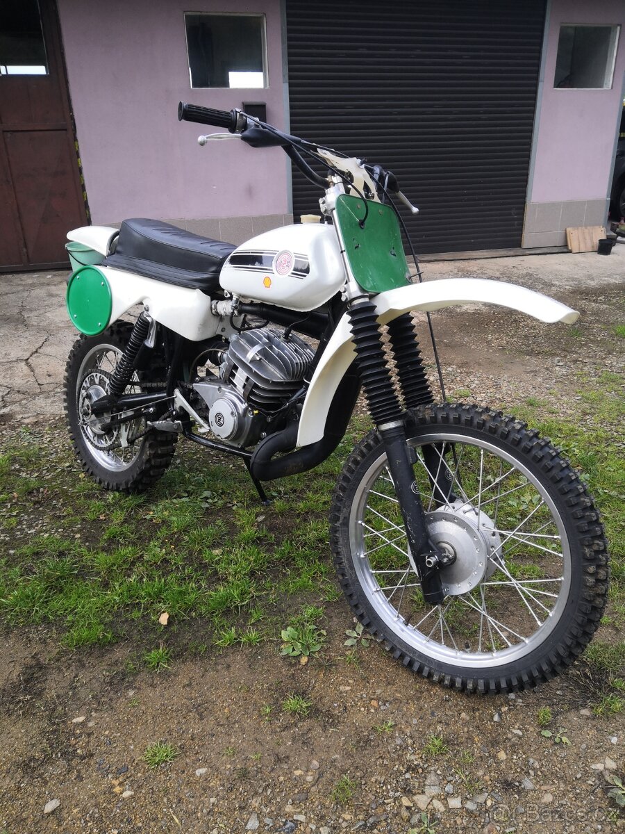 Motokros ČZ