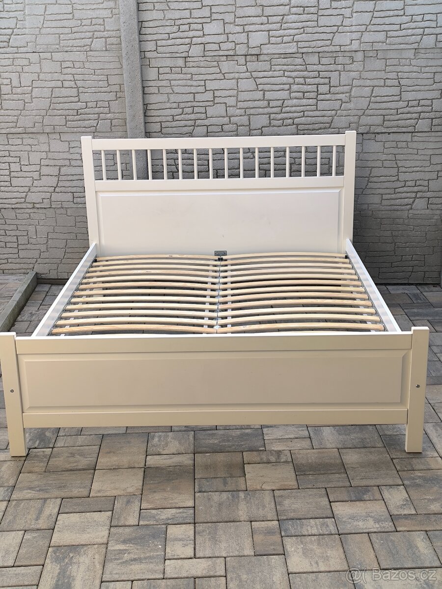 Prodám manželskou postel IKEA 160cm x 200cm