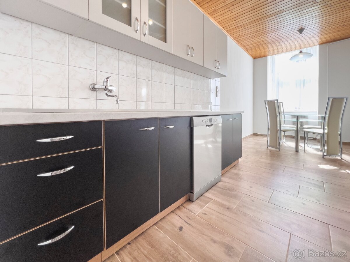 Pronájem prostorného bytu 2+1, 84 m2 - centru města