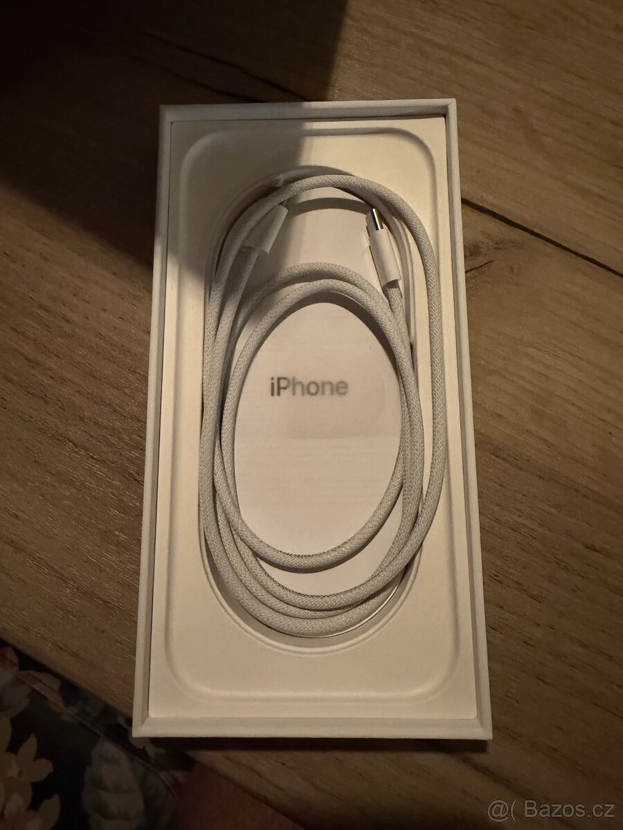 Prodám iPhone 16 pro 256 GB + Quadlock pouzdro