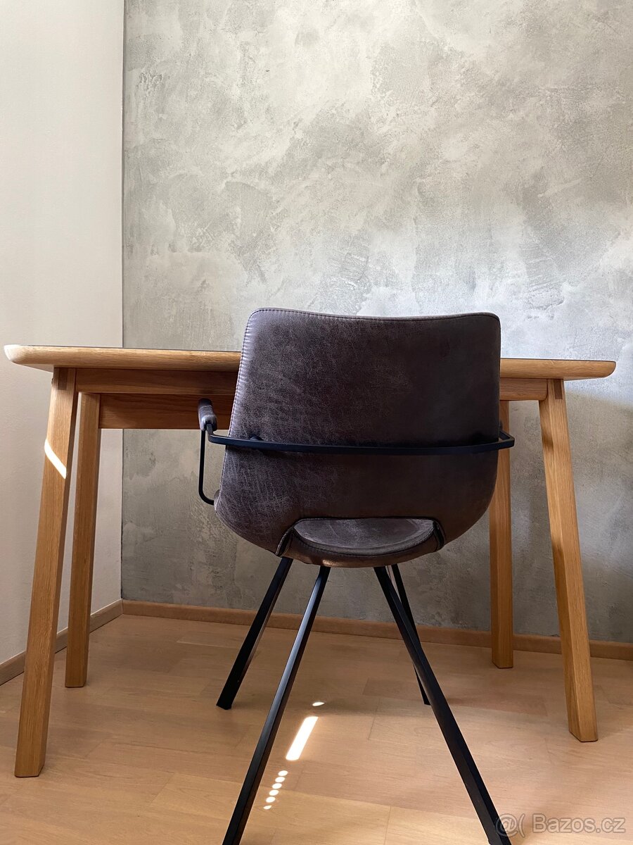 Pracovní stůl s křeslem