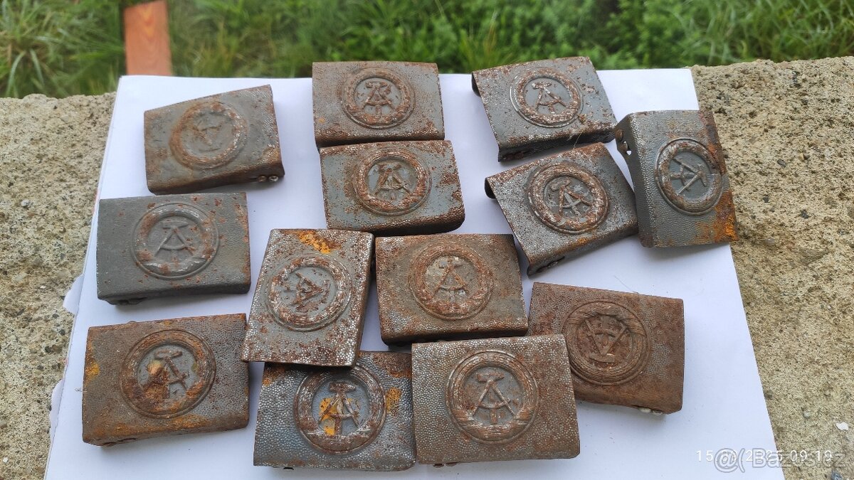 stare vojenské východoněmecké přezky na opasek kus 50 kč