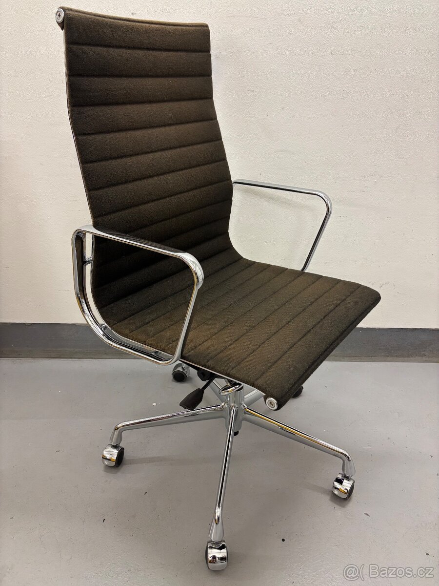 Kancelářská židle Vitra Eames EA 119