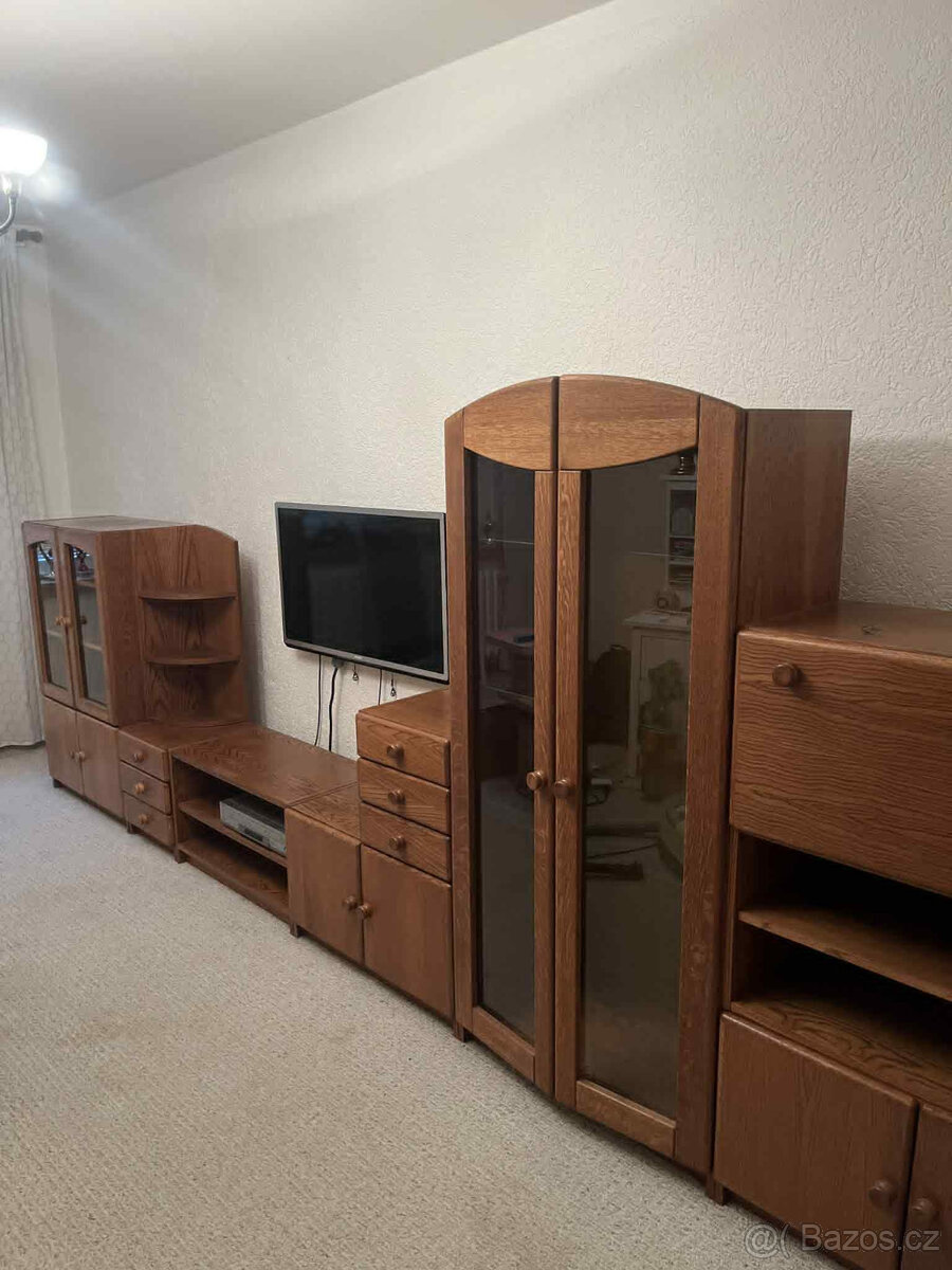 rustikální obývací stěna z masivu