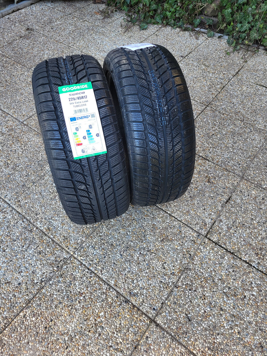 Zimní pneu 225/45 17