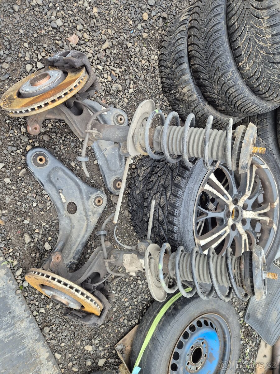 Peugeot 207-tlumiče, Těhlice, ramena, brzdy