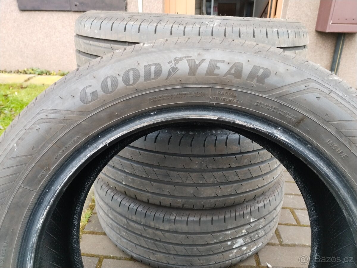 235/55 R18 Goodyear