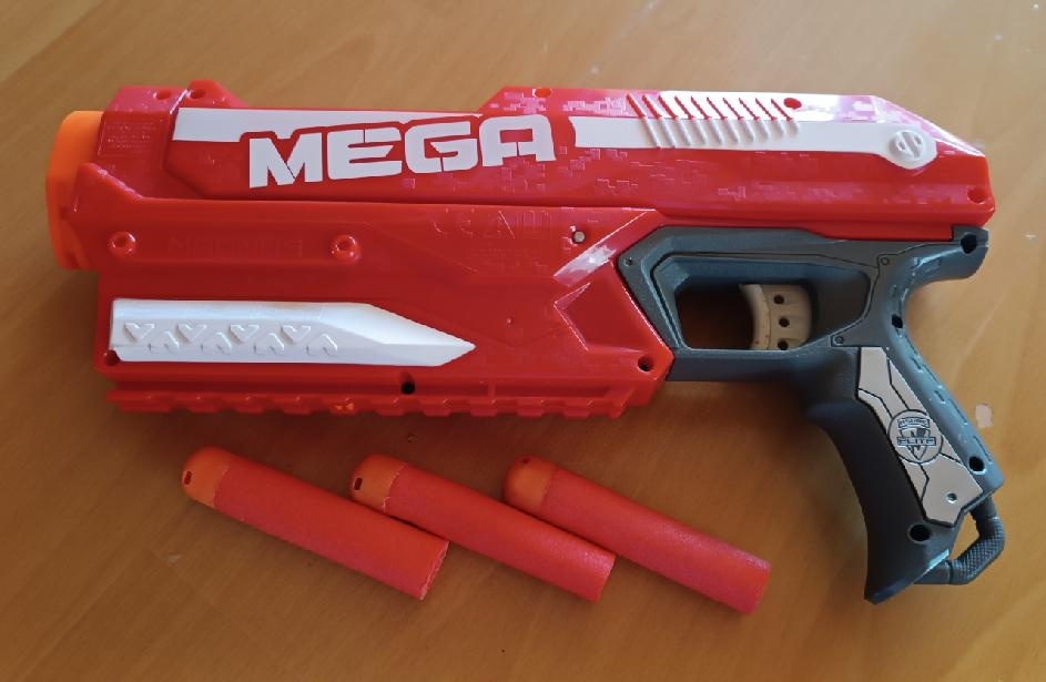 Pistole Nerf, vesta a světlo Nerf