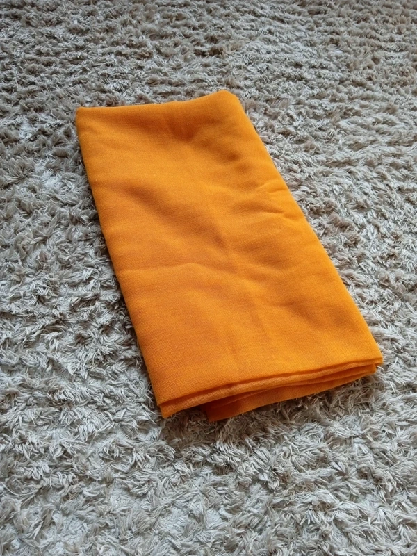 Oranžová látka