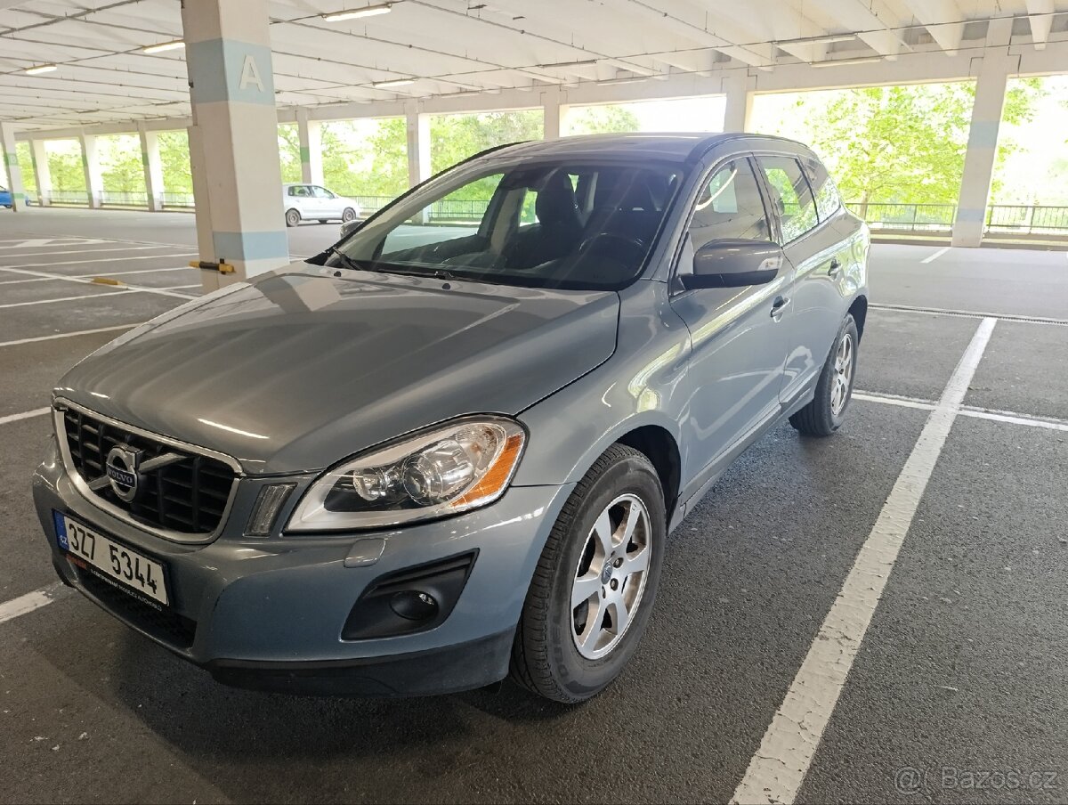 Volvo XC60 2,4 D5 AWD. Automatická převodovka,  215000 km.