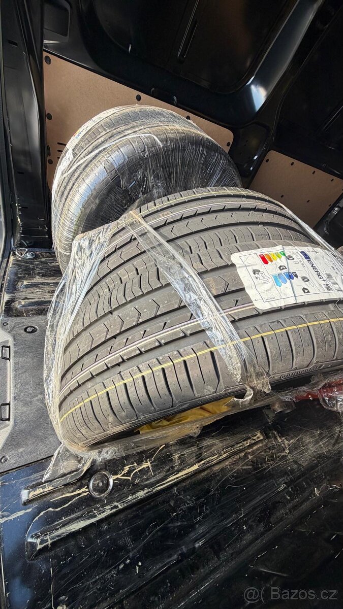 Continental Premium Contact 5 215/65 R16