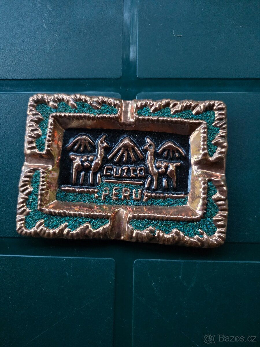 Starý kovový popelník Cuzco Peru – cca 1984
