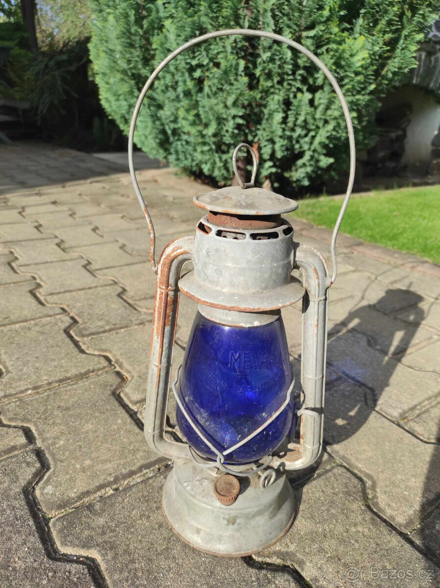Petrolejová lampa MEVA No. 865 s modrým cylindrem