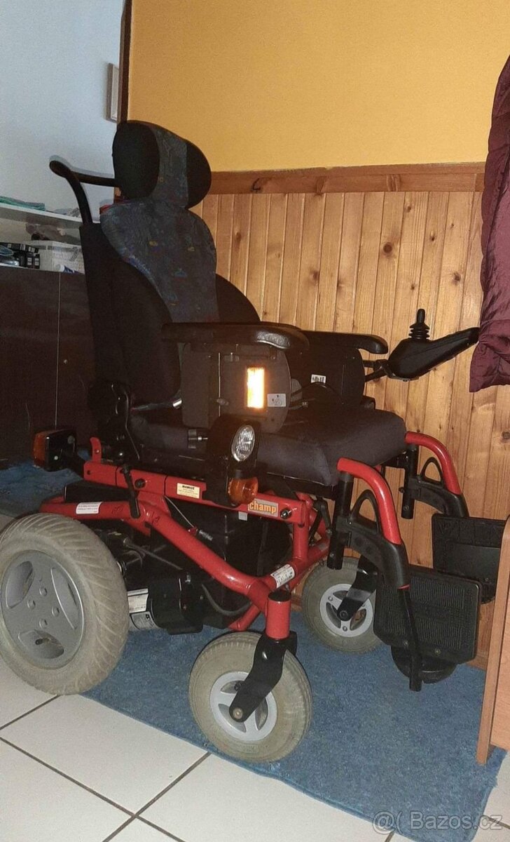 Elektrický invalidni vozík