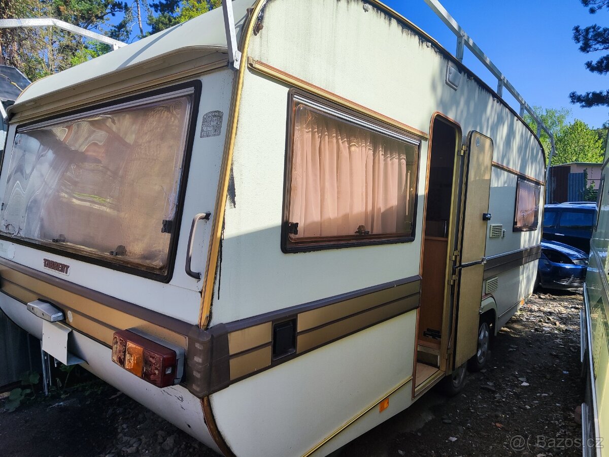 Karavan na pevne stani Tabbert 571