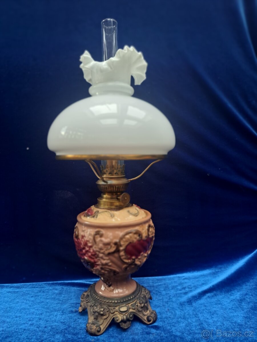 Petrolejová lampa z majoliky