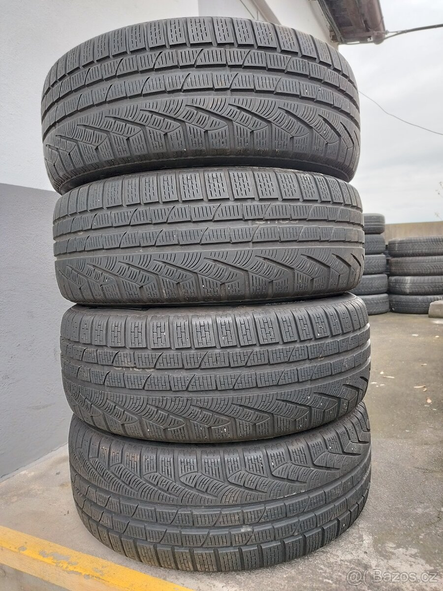 ZIMNÍ PIRELLI 215/55 R17 - PĚKNÉ